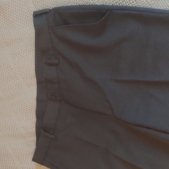 Van Heusen size 38 / 30 mens gray dress pants - Picture 2 of 7